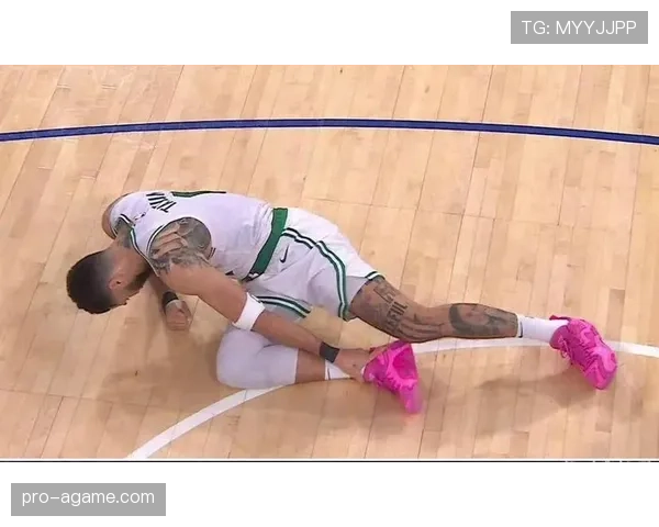 怀特无球跑动为塔图姆拉开空间 提升关键三分效率