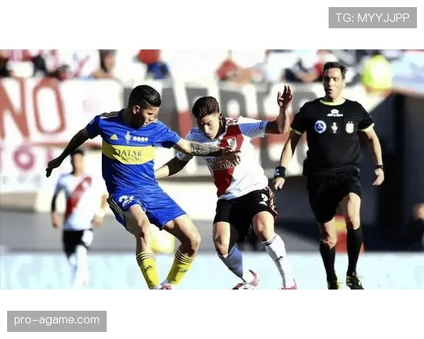 多特蒙德的节奏问题，中场缺乏组织核心，对球队攻防转换效率形成制约